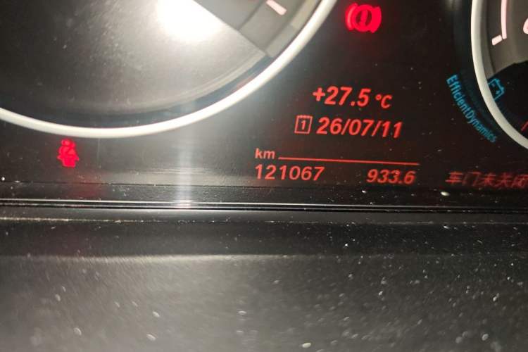 Used BMW 3 Series 2018 320Li Fashion Model Odometer Close Up