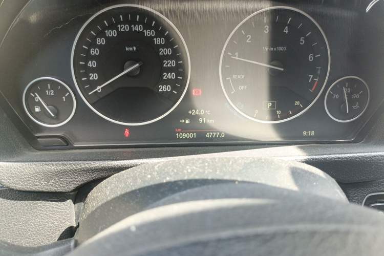 Used BMW 3 Series 2018 320Li xDrive Fashion Model Odometer Close Up