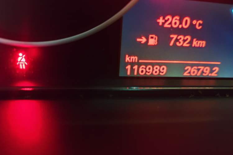 Used BMW 3 Series 2018 320Li Fashion Model Odometer Close Up