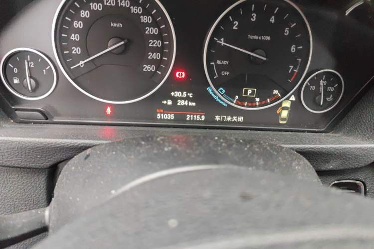Used BMW 3 Series 2018 320Li Fashion Model Odometer Close Up