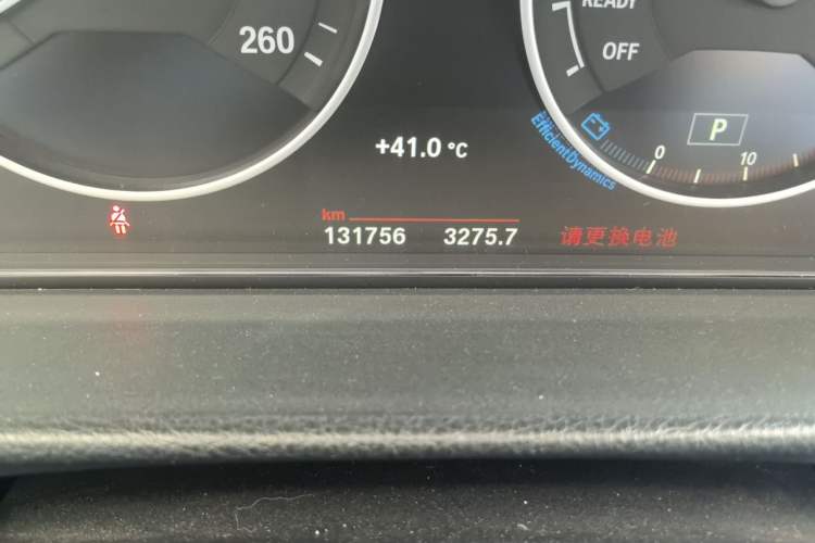 Used BMW 3 Series 2018 318i Odometer Close Up