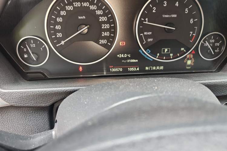 Used BMW 3 Series 2018 320Li Fashion Model Odometer Close Up