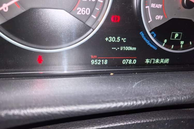Used BMW 3 Series 2018 320i M Sport Package Odometer Close Up