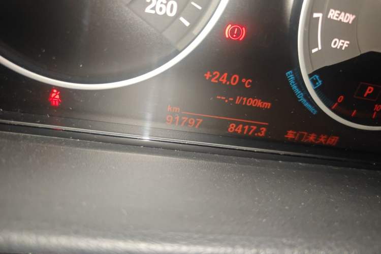 Used BMW 3 Series 2018 320Li Fashion Model Odometer Close Up