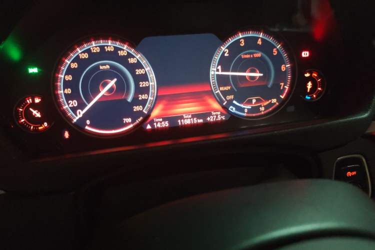 Used BMW 3 Series 2018 320i M Sport Night Edition Odometer Close Up