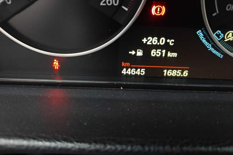 Used BMW 3 Series 2018 320i M Sport Package Odometer Close Up