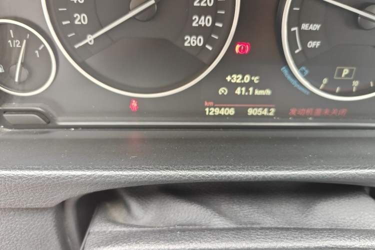 Used BMW 3 Series 2018 320Li Fashion Model Odometer Close Up