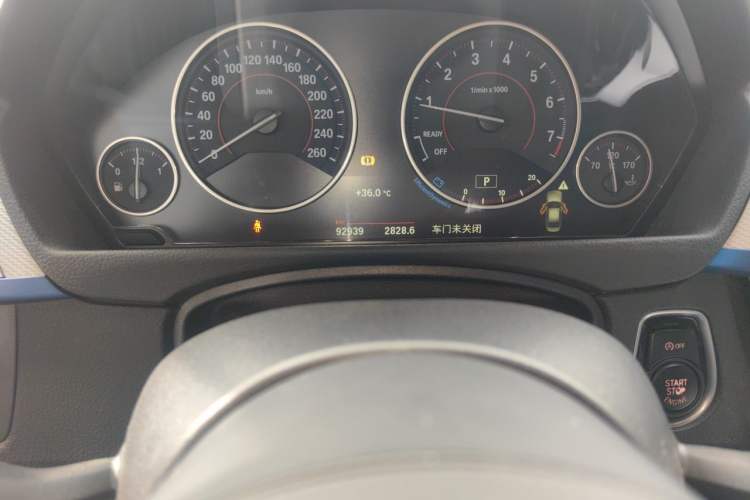 Used BMW 3 Series 2018 320i M Sport Package Odometer Close Up