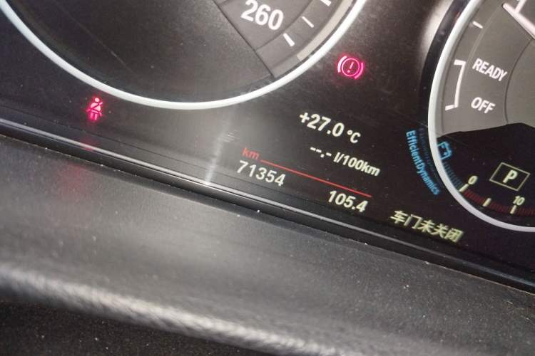 Used BMW 3 Series 2018 320Li Fashion Model Odometer Close Up