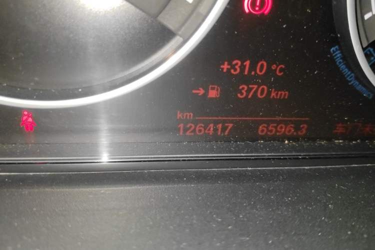 Used BMW 3 Series 2018 318i Odometer Close Up