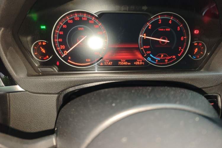 Used BMW 3 Series 2018 320Li Leading Model M Sport Package Odometer Close Up