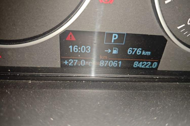 Used BMW 3 Series 2018 320Li Fashion Model Odometer Close Up