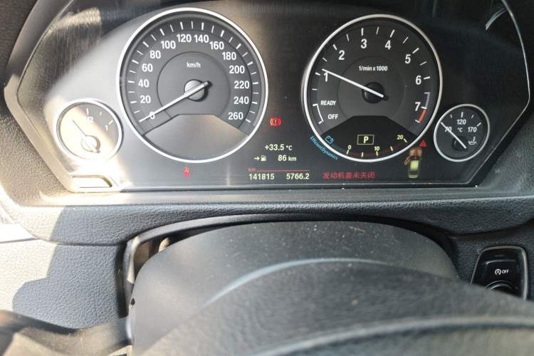 Used BMW 3 Series 2018 320Li Fashion Model Odometer Close Up