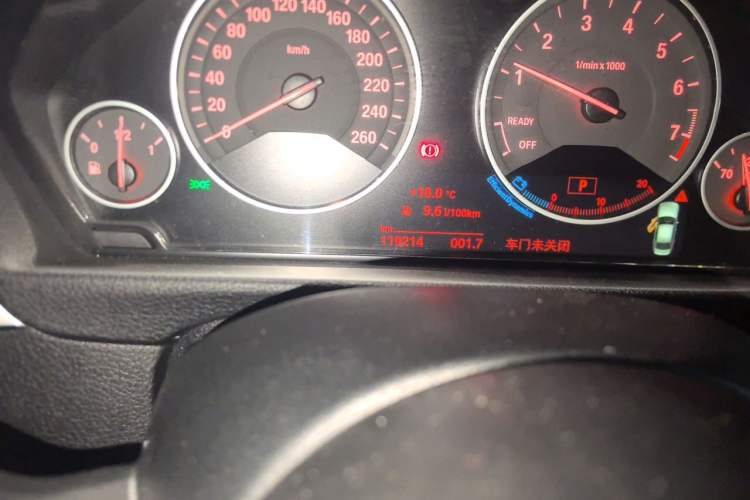 Used BMW 3 Series 2018 320Li Fashion Model Odometer Close Up