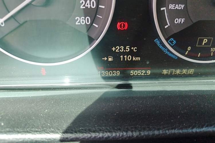 Used BMW 3 Series 2018 320Li Fashion Model Odometer Close Up