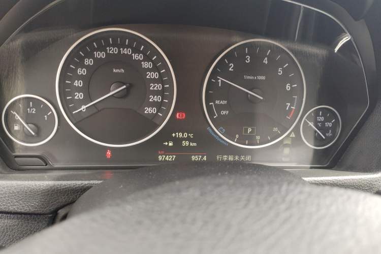 Used BMW 3 Series 2018 320Li xDrive Fashion Model Odometer Close Up