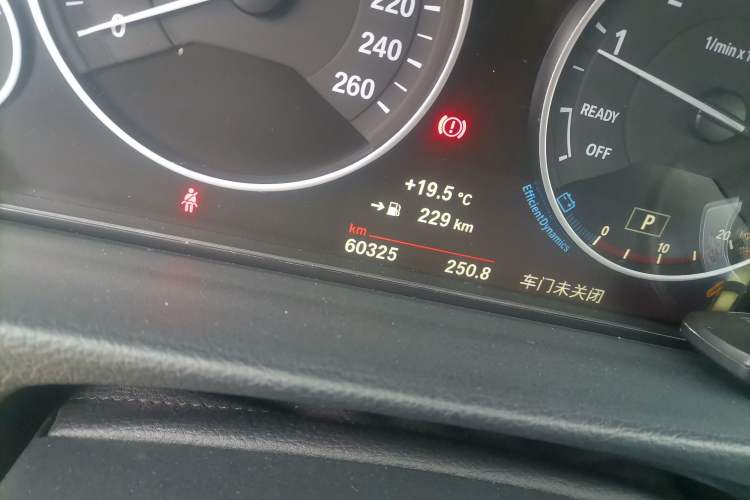 Used BMW 3 Series 2018 320Li Fashion Model Odometer Close Up