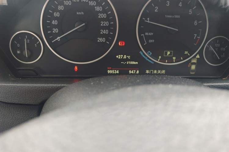 Used BMW 3 Series 2018 320Li Fashion Model Odometer Close Up