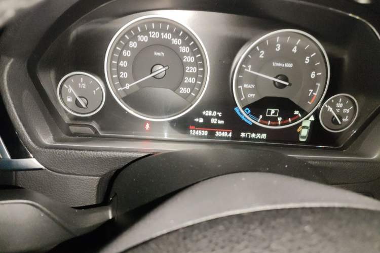 Used BMW 3 Series 2018 318i Odometer Close Up