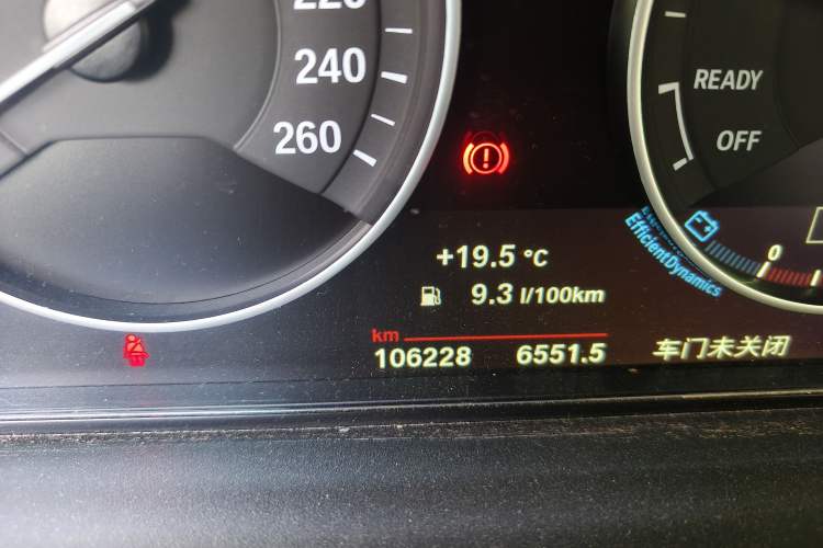 Used BMW 3 Series 2018 320Li Fashion Model Odometer Close Up