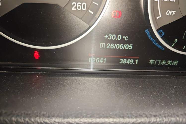 Used BMW 3 Series 2018 320Li Fashion Model Odometer Close Up