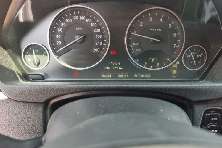 Used BMW 3 Series 2018 318Li Odometer Close Up