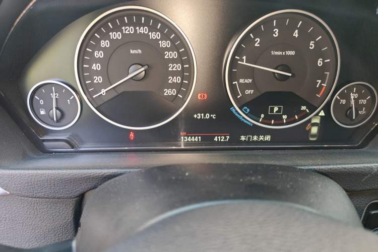 Used BMW 3 Series 2018 320Li Fashion Model Odometer Close Up