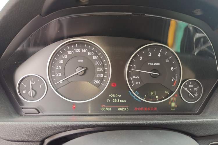 Used BMW 3 Series 2018 320Li Fashion Model Odometer Close Up