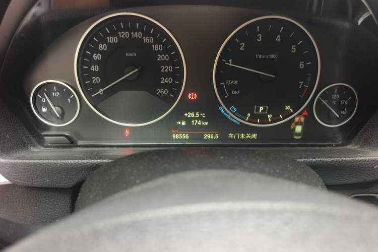 Used BMW 3 Series 2018 318i Odometer Close Up