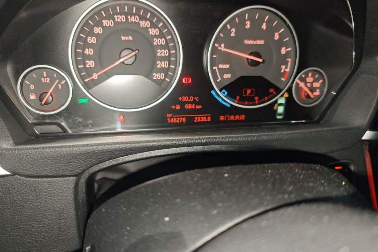 Used BMW 3 Series 2018 320Li Fashion Model Odometer Close Up