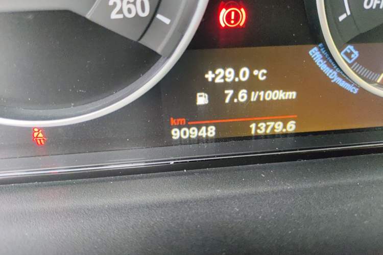 Used BMW 3 Series 2018 318Li Odometer Close Up