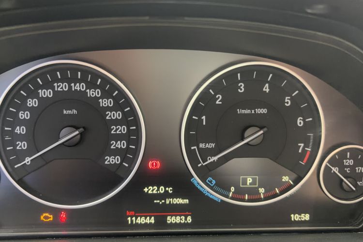 Used BMW 3 Series 2018 320Li Fashion Model Odometer Close Up