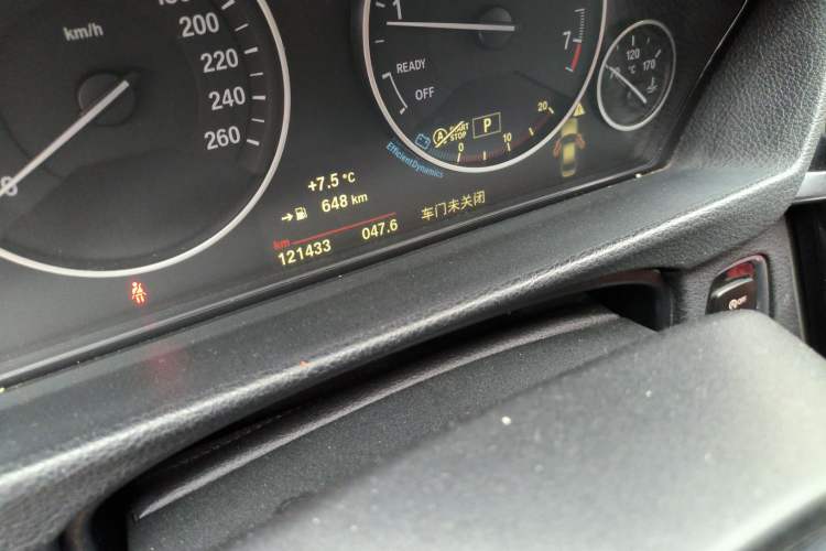 Used BMW 3 Series 2018 320Li Fashion Model Odometer Close Up