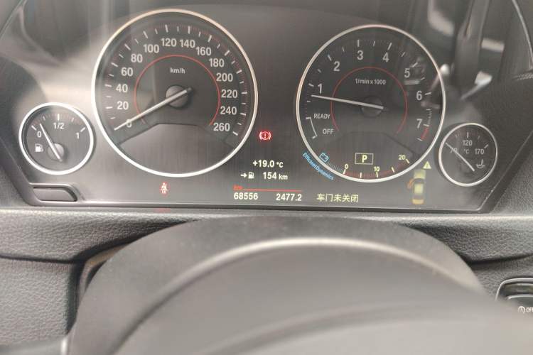 Used BMW 3 Series 2018 320i M Sport Package Odometer Close Up