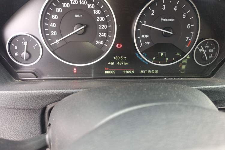 Used BMW 3 Series 2018 318Li Odometer Close Up