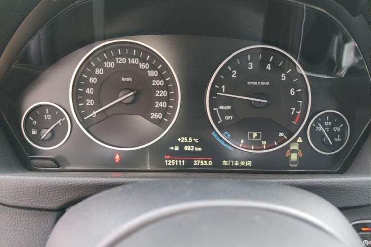 Used BMW 3 Series 2018 320Li Fashion Model Odometer Close Up