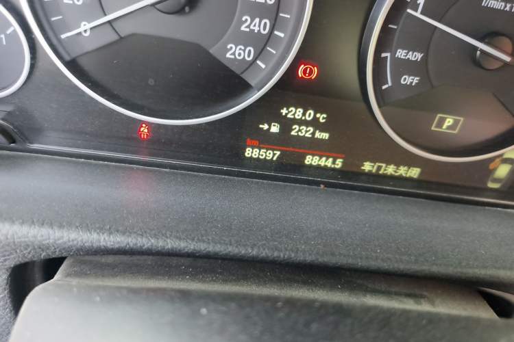 Used BMW 3 Series 2018 320Li Fashion Model Odometer Close Up