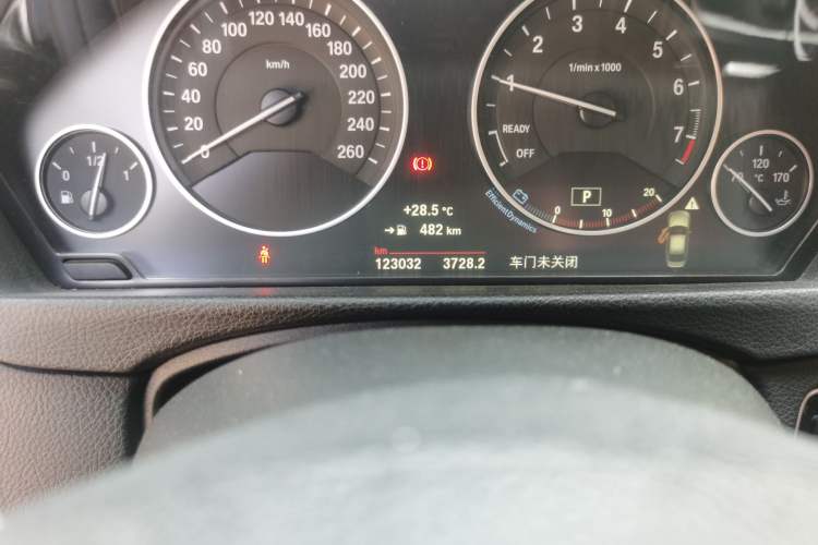 Used BMW 3 Series 2018 320Li Fashion Model Odometer Close Up