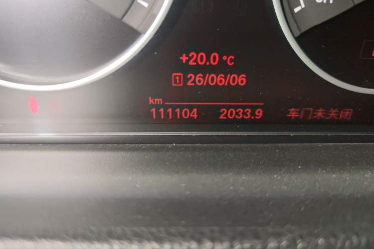 Used BMW 3 Series 2018 320Li Fashion Model Odometer Close Up