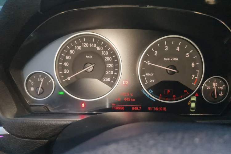 Used BMW 3 Series 2018 320Li Fashion Model Odometer Close Up