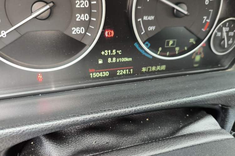 Used BMW 3 Series 2018 320Li Fashion Model Odometer Close Up