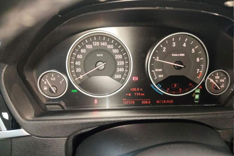 Used BMW 3 Series 2018 318Li Odometer Close Up