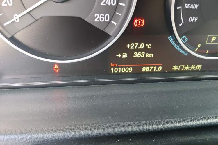 Used BMW 3 Series 2018 320Li Fashion Model Odometer Close Up