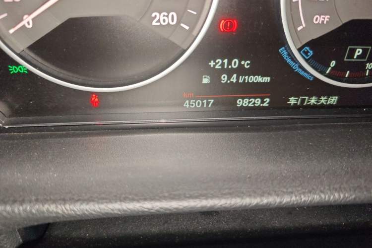 Used BMW 3 Series 2018 320Li Fashion Model Odometer Close Up