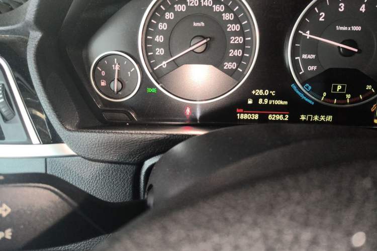 Used BMW 3 Series 2018 320Li Fashion Model Odometer Close Up