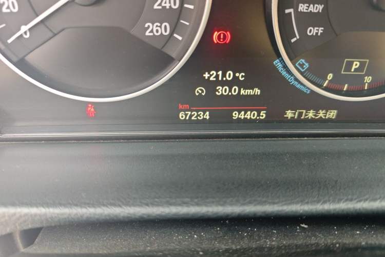 Used BMW 3 Series 2018 320Li Fashion Model Odometer Close Up