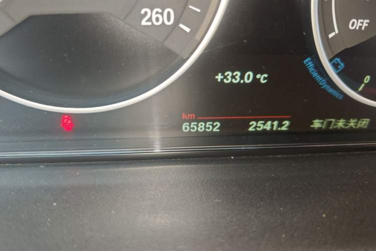 Used BMW 3 Series 2018 320Li Fashion Model Odometer Close Up
