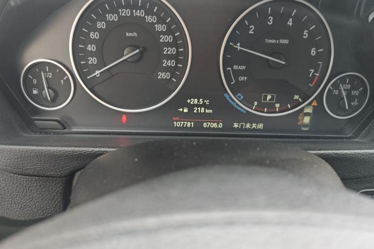 Used BMW 3 Series 2018 320Li Fashion Model Odometer Close Up