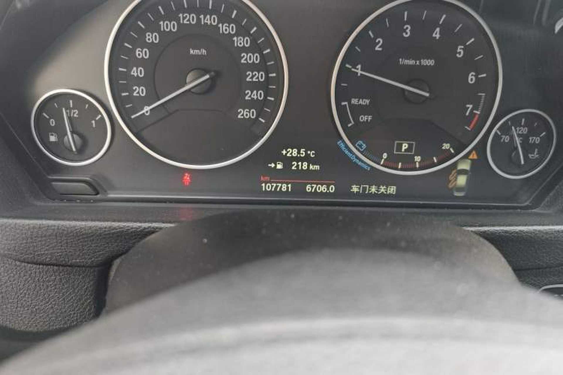 Used BMW 3 Series 2018 320Li Fashion Model Odometer Close Up