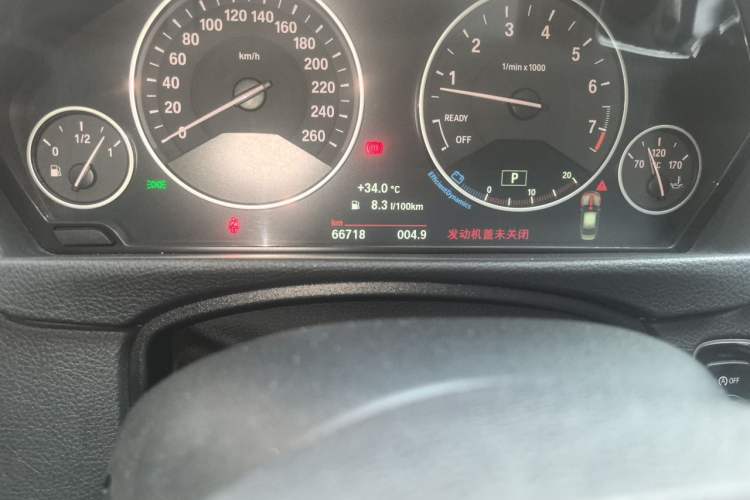 Used BMW 3 Series 2018 320Li Fashion Model Odometer Close Up